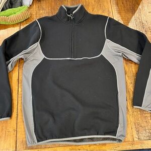 Under Armour Men’s Medium crew neck pullover fleece lined.